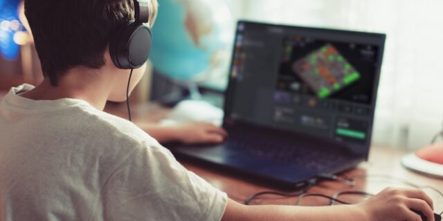 Η Κίνα “κόβει” ώρες από το online gaming των ανηλίκων