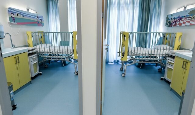 Κορονοϊός: Δεκατρία παιδιά νοσηλεύονται στα νοσοκομεία Παίδων – Διασωληνώθηκε 12χρονος