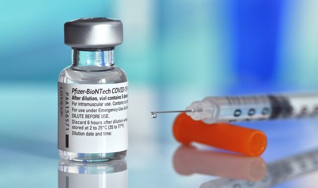 Εμβόλιο κορονοϊού: Αίτηση στον FDA για τρίτη δόση από την Pfizer