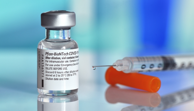 ΗΠΑ: Πλήρης έγκριση για το εμβόλιο της Pfizer από τον FDA
