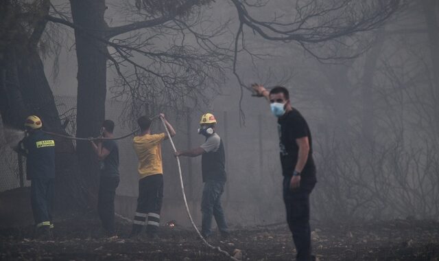 Φωτιές: Σε κρίσιμη κατάσταση οι δύο εθελοντές πυροσβέστες