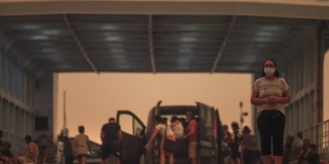 Εύβοια: Οι κάτοικοι βρήκαν καταφύγιο σε πλοία και ξαπλώστρες