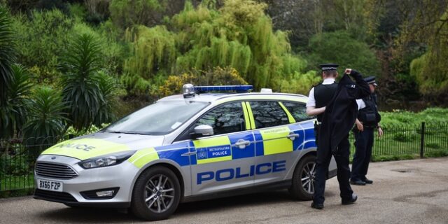 Μεγάλη Βρετανία: Θύμα βιασμού 17χρονη ενώ έβγαζε βόλτα τον σκύλο της