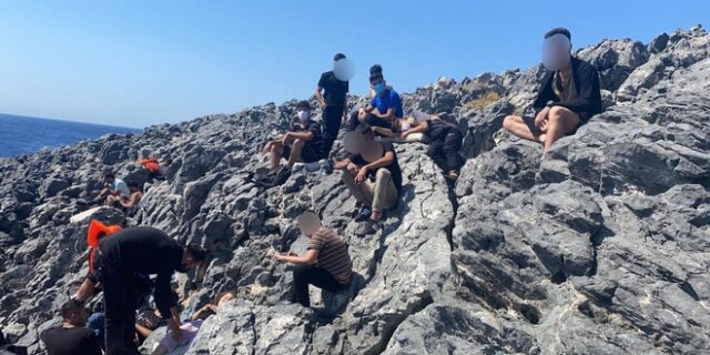 Λέρος: Επιχείρηση διάσωσης ύστερα από 14 ώρες για πρόσφυγες- Είχαν αφεθεί από διακινητές σε βραχονησίδα