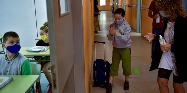Ισπανία: Υποχρεωτική η μάσκα στα σχολεία, ακόμα και για παιδιά 6 ετών