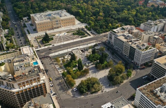 Δήμος Αθηναίων: Αρχίζουν τα έργα ανάπλασης στην πλατεία Συντάγματος