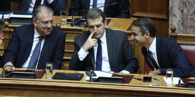 Ανασχηματισμός: Η σύνθεση της νέας κυβέρνησης – Θεοδωρικάκος στη θέση του Χρυσοχοΐδη και Πλεύρης στο υπουργείο Υγείας