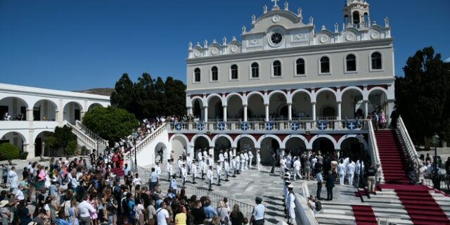 Δεκαπενταύγουστος: Η Ελλάδα γιόρτασε την Κοίμηση της Θεοτόκου στη σκιά της πανδημίας
