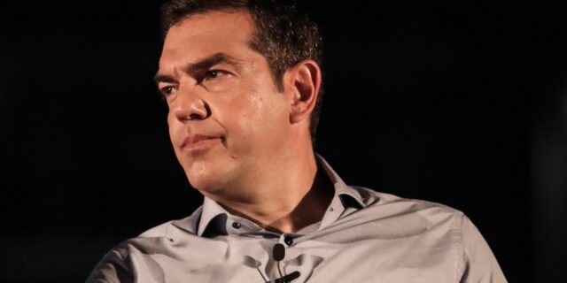 Τσίπρας για φωτιά στη Βαρυμπόμπη: “Αμέριστη αλληλεγγύη στους πολίτες που δοκιμάζονται”