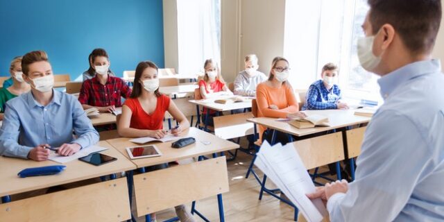 ΗΠΑ: Ανεμβολίαστος εκπαιδευτικός κόλλησε 26 ανθρώπους – Οι 18 μαθητές