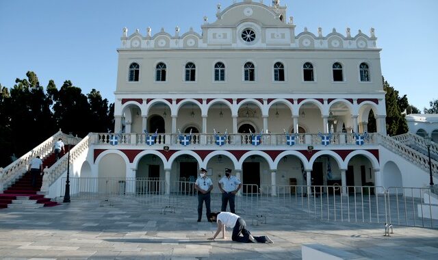 Δεκαπενταύγουστος: Ανησυχία για διασπορά του κορονοϊού – Αυστηρά μέτρα στις εκκλησίες