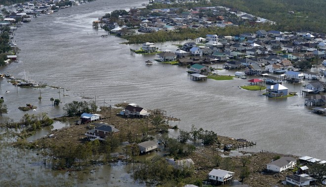 ΗΠΑ: “Βομβαρδισμένο” τοπίο η Λουιζιάνα από τον τυφώνα Άιντα – Δύο νεκροί και μεγάλες καταστροφές