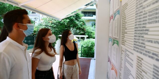 Ελάχιστη Βάση Εισαγωγής: Στα πανεπιστήμια πετάει το μπαλάκι η κυβέρνηση