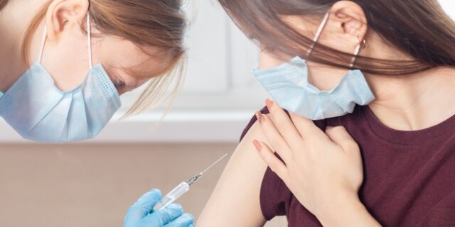 Παγώνη για μετάλλαξη Δέλτα: Πρέπει να εμβολιαστούν άμεσα τα παιδιά