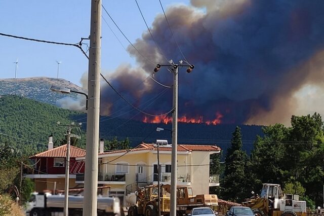 Νέα φωτιά: Εκκενώνονται Βίλια και Προφήτης Ηλίας – Οι φλόγες προς τα σπίτια