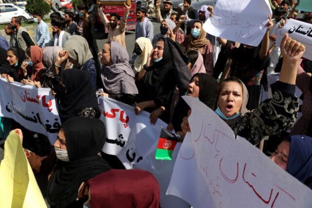Αφγανιστάν: Οι Ταλιμπάν άνοιξαν πυρ για να διαλύσουν διαδήλωση γυναικών
