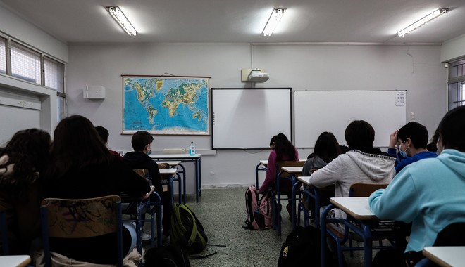Η οδύσσεια ενός ξεριζωμένου εκπαιδευτικού: Από την περιπλάνηση στα νησιά, στην ανεργία
