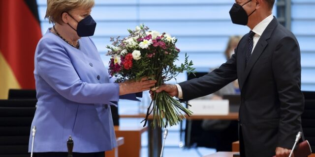 Μέρκελ: Με τον Σολτς μπορώ να κοιμάμαι ήσυχη