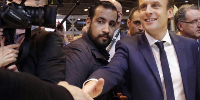 Γαλλία: Στο εδώλιο πρώην σωματοφύλακας του Εμανουέλ Μακρόν