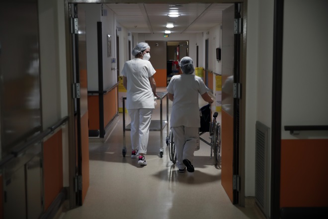 Γαλλία: Άνδρας επιτέθηκε με μαχαίρι και τραυμάτισε δύο γυναίκες μέσα σε νοσοκομείο