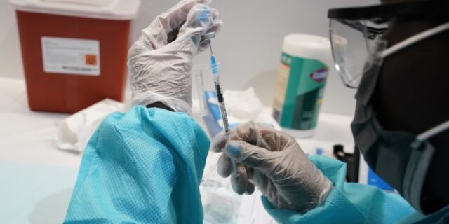 Κορονοϊός – ΠΟΥ: Τουλάχιστον μισό εκατομμύριο ζωές έχουν σωθεί στην Ευρώπη χάρη στα εμβόλια
