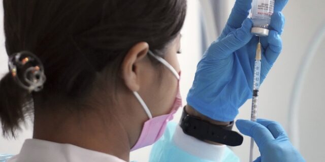 Ιαπωνία: Σωματίδια ανοξείδωτου χάλυβα σε εμβόλια της Moderna που αποσύρθηκαν