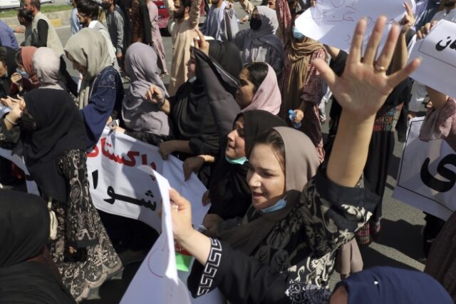Ταλιμπάν: “Καμία γυναίκα δεν μπορεί να είναι υπουργός, πρέπει μόνο να γεννούν”