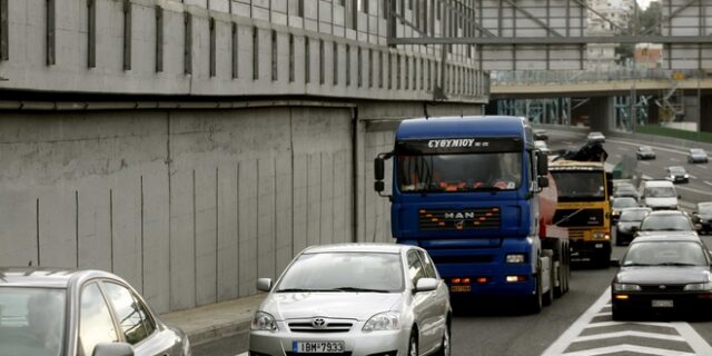 Κίνηση στους δρόμους: Καραμπόλα στην Αττική Οδό – Μεγάλες καθυστερήσεις στον Κηφισό