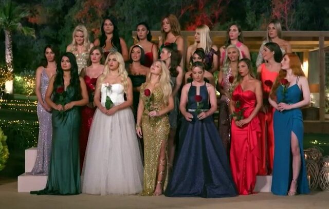 Bachelor 2: Διπλή αποχώρηση με κλάματα στην πρεμιέρα – Ποια εντυπωσίασε τον Παππά