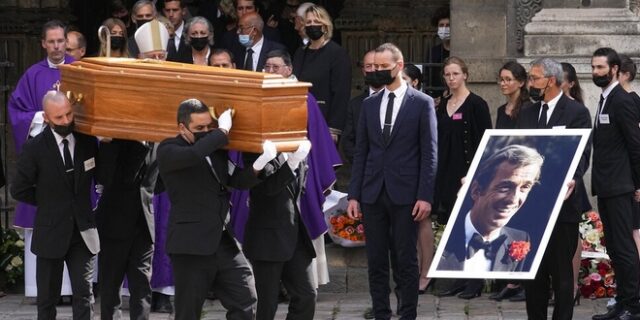 Ζαν-Πολ Μπελμοντό: Συγκίνηση στην κηδεία του αγαπημένου “Μπεμπέλ”