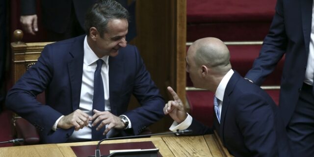Διαγραφή Μπογδάνου: Τα σενάρια για δεξιό κόμμα και η κεντρώα ρελάνς Δένδια 
