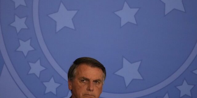 Ο Μπολσονάρο είδε τον Μασκ για το διαδίκτυο στον… Αμαζόνιο