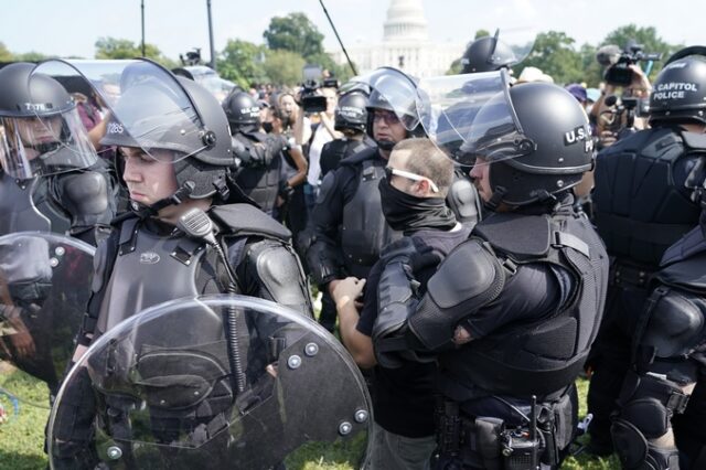 ΗΠΑ: Περισσότεροι οι αστυνομικοί από τους διαδηλωτές στη συγκέντρωση στο Καπιτώλιο