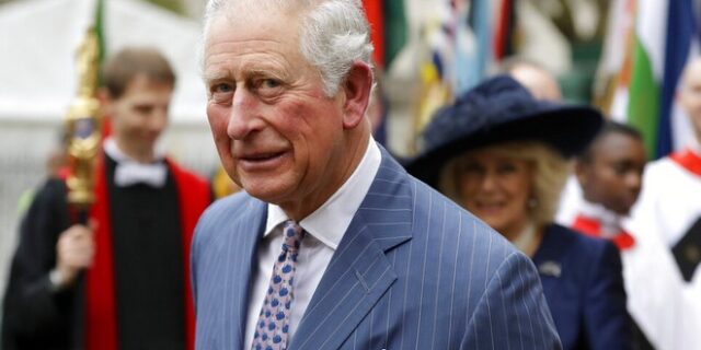 Σάλος στη Βρετανία: Ο πρίγκιπας Κάρολος φέρεται να έλαβε σακούλες με 3 εκατ. ευρώ από μεγιστάνα του Κατάρ