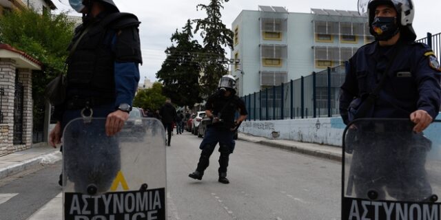Θεσσαλονίκη: Τραμπούκικη επίθεση ακροδεξιών κατά δημοσιογράφου έξω από το ΕΠΑΛ Ευόσμου