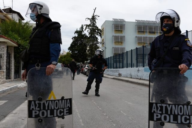 Θεσσαλονίκη: Τραμπούκικη επίθεση ακροδεξιών κατά δημοσιογράφου έξω από το ΕΠΑΛ Ευόσμου