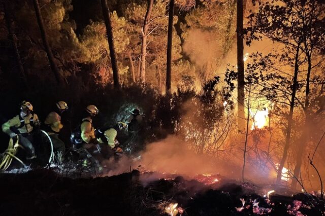 Costa del Sol: Μεγάλη φωτιά απειλεί τουριστικά θέρετρα – Σε εξέλιξη επιχείρηση εκκένωσης
