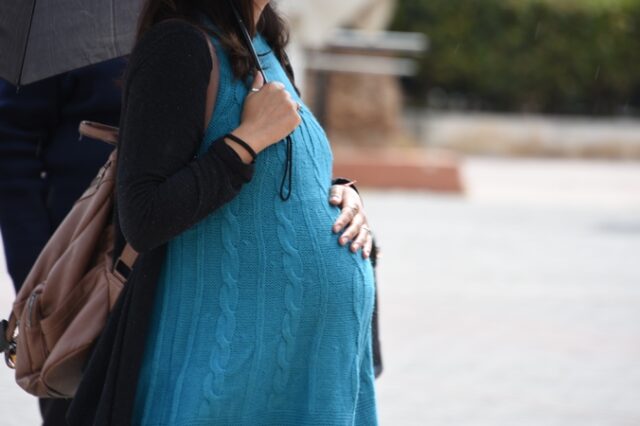 Κορονοϊός: Ποια εμβόλια πρέπει να κάνουν οι έγκυες και πότε συστήνεται ο εμβολιασμός τους