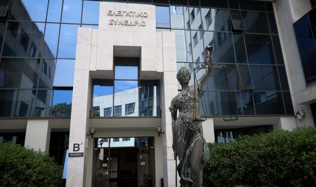 Ελεγκτικό Συνέδριο: Tα τέσσερα ερωτήματα για περικοπές συντάξεων και κατάργηση δώρων