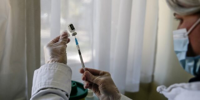 Εμβόλιο Κορονοϊού: Από αύριο η τρίτη δόση σε ανοσοκατεσταλμένους
