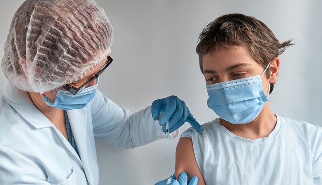 Εμβολιασμός: Ανοιχτό για “κάρτα ελευθερίας” και για τα παιδιά 12-17 ετών