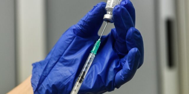 Μαϊμού εμβολιασμοί: Στο Αυτόφωρο Μονομελές αύριο οι τρεις συλληφθέντες
