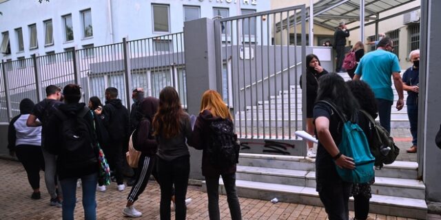 Επεισόδια στο ΕΠΑΛ Σταυρούπολης: Συγκλονίζει νέα μαρτυρία – “Φασίστες, με τσεκούρια χτύπησαν μαθητές”
