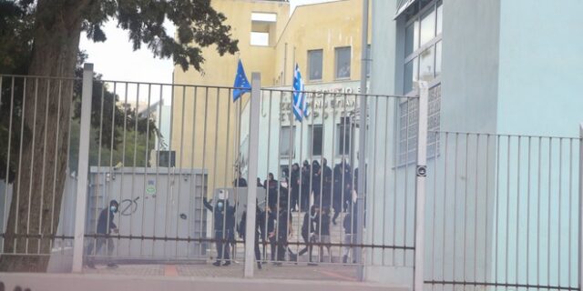 Εκπαιδευτικός ΕΠΑΛ Σταυρούπολης: “Εχει μαζευτεί  όλη η Χρυσή Αυγή της Θεσσαλονίκης”