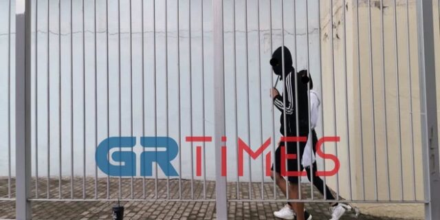 ΕΠΑΛ Σταυρούπολης: Ακροδεξιοί μπαινοβγαίνουν ανενόχλητοι υπό το βλέμμα αστυνομικών
