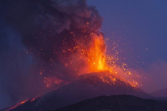 ‘Εκρηξη Αίτνας: Η ηφαιστειακή τέφρα έφτασε στην Ελλάδα