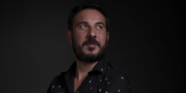 Ένκε Φεζολλάρι στο NEWS 24/7: “Η ελληνική ύπαιθρος δημιουργεί αρσενικά ευνουχισμένα”