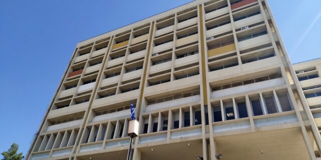 Μάθημα μόνο στα αμφιθέατρα ξεκαθαρίζει η κυβέρνηση – Αντάρτικο από τους πρυτάνεις