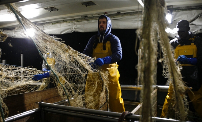 Γαλλία: Απειλεί με αντίμετρα τη Βρετανία, με φόντο τη διαμάχη για την αλιεία
