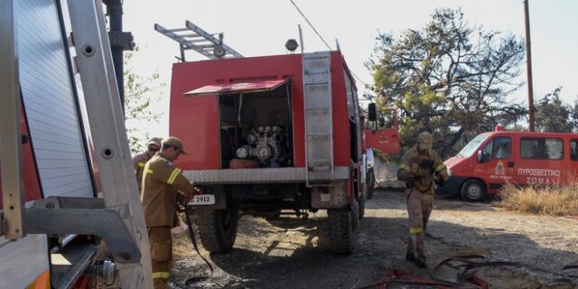 Υπό έλεγχο οι φωτιές σε Μενίδι και Κάλαμο